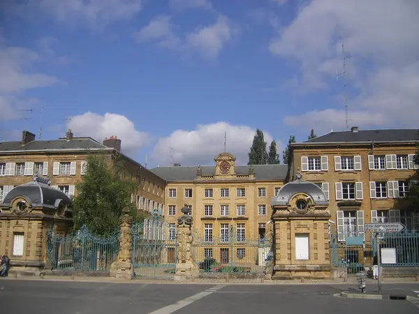 Votre Pisciniste Fabricant piscine inox Ardennes