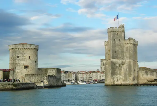 Votre Pisciniste Fabricant piscine inox La Rochelle