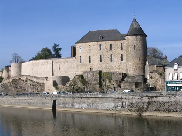Votre Pisciniste Fabricant piscine inox Mayenne