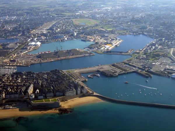 Votre Pisciniste Fabricant piscine inox Saint-Malo