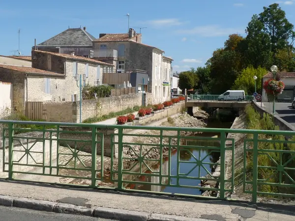 Votre Pisciniste Fabricant piscine inox Saujon